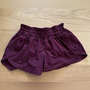 Lululemon Tracker Shorts SIZE 6- Maroon